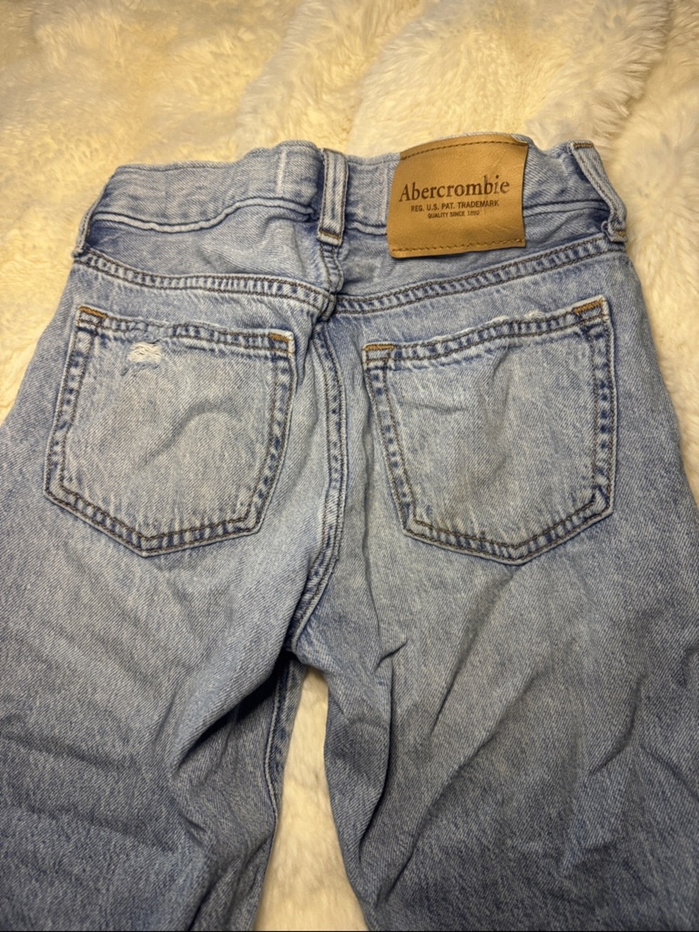 Abercrombie Kids Loose Fit Jeans - Picture 4 of 4